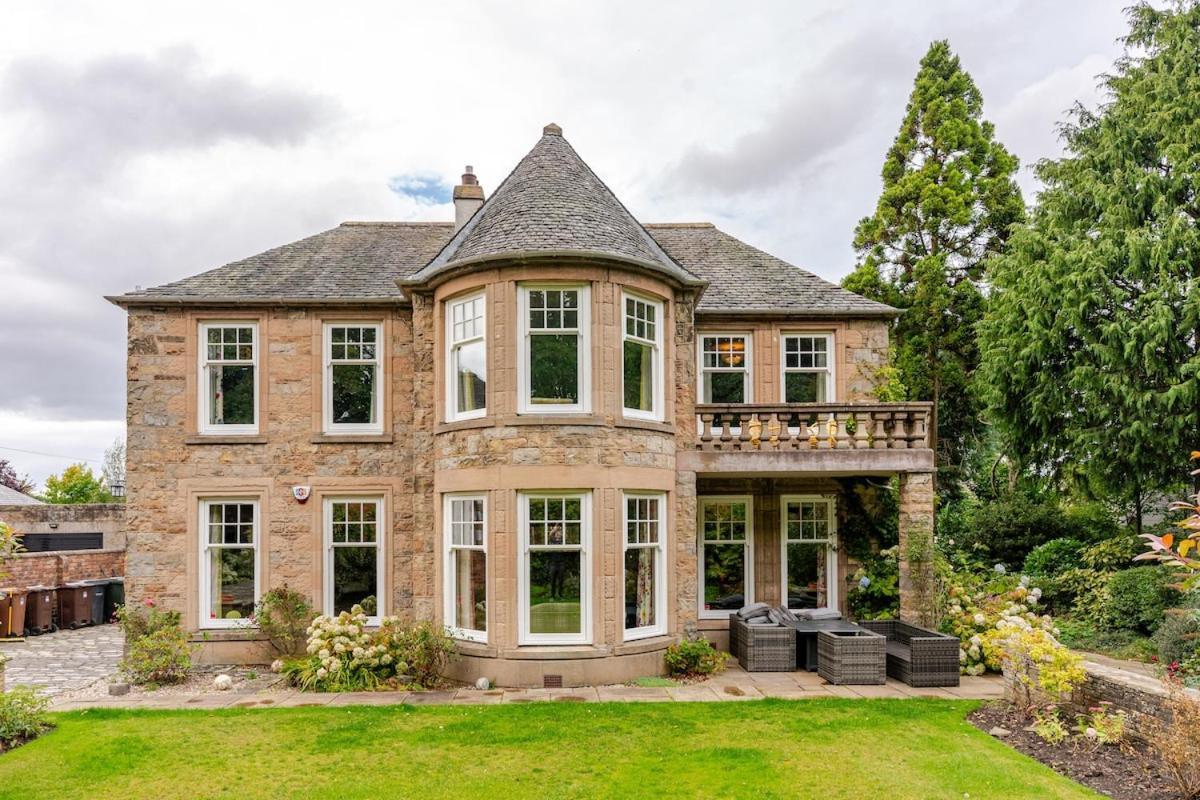 Amulree, Villa Edinburgh
